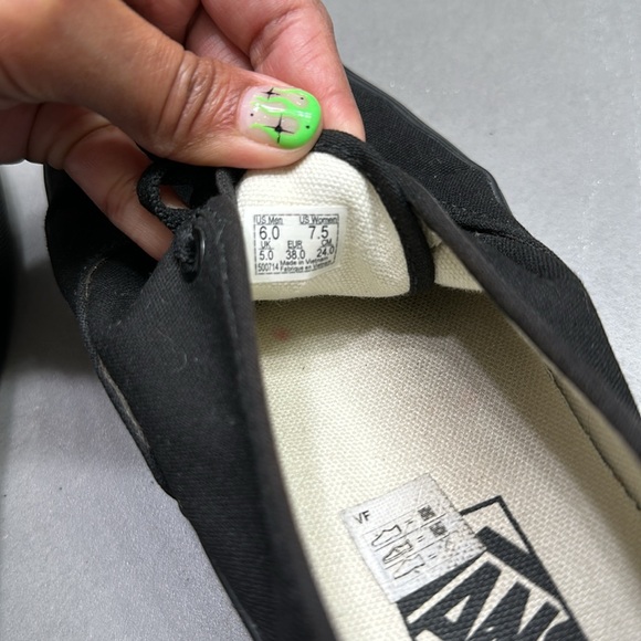 Vans - Picture 3 of 4